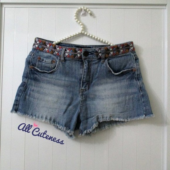 Aeropostale Embroidered High Waisted Denim Jean Shorts Size 8 - Picture 1 of 11